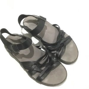 ✅sold✅Chaco Fallon black leather women’s